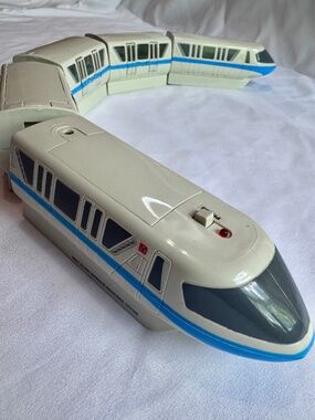 RARE WALT DISNEY WORLD MONORAIL PLAYSET LIGHT BLUE TRAIN (VIDEO) WORKS